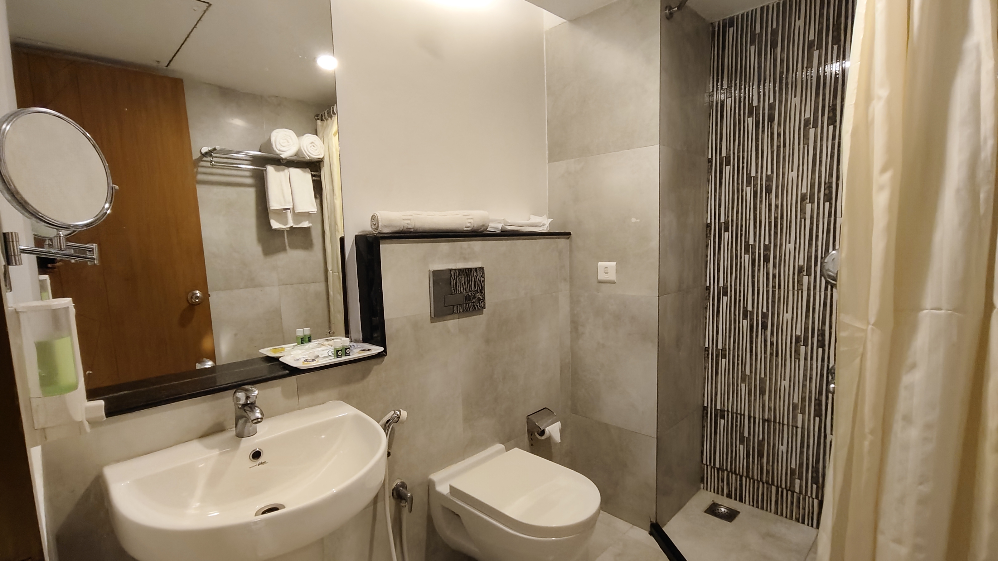 Deluxe King Room Interior